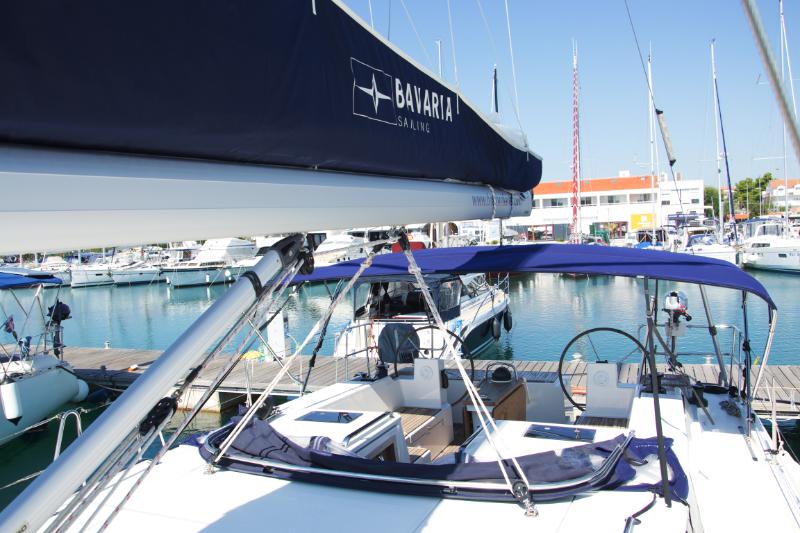 Book yachts online - sailboat - Bavaria C45 Holliday - Barbara I - rent