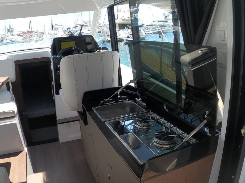Book yachts online - motorboat - Antares 9 OB - Queen Korina 268730 SL - rent