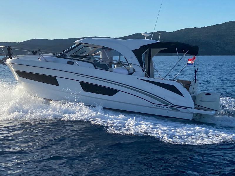 Book yachts online - motorboat - Antares 9 OB - Queen Korina 268730 SL - rent