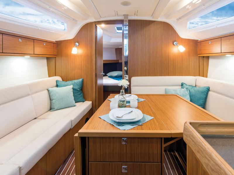 Book yachts online - sailboat - Bavaria Cruiser 37 R - Haydn - rent