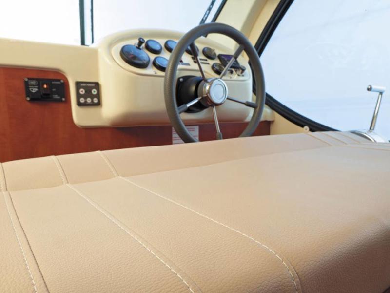 Book yachts online - motorboat - Estivale Quattro B - CH DE FLARAN FR - rent