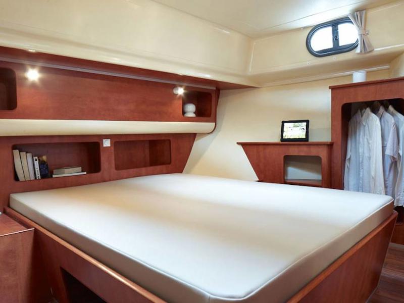 Book yachts online - motorboat - Estivale Sixto Prestige C - MALPAS FR - rent