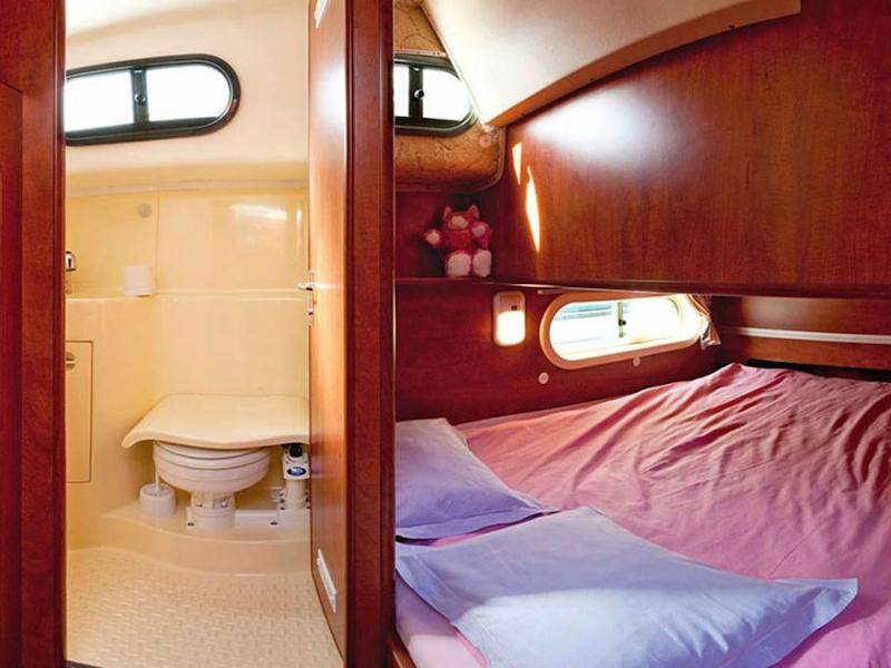 Book yachts online - motorboat - Sedan 1000 - ROYAN FR - rent