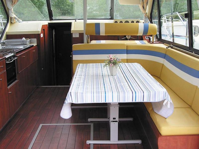 Book yachts online - motorboat - Sedan 1000 - CHOISEY FR - rent