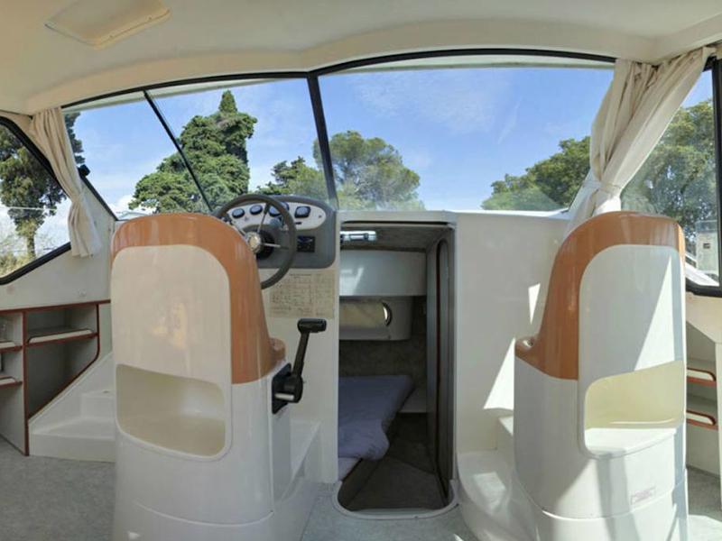 Book yachts online - motorboat - Confort 900 DP - SAINTES FR - rent