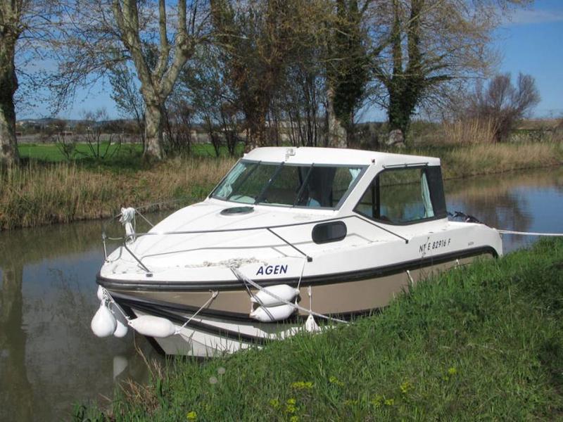 Book yachts online - motorboat - Sedan Primo - AURAY FR - rent