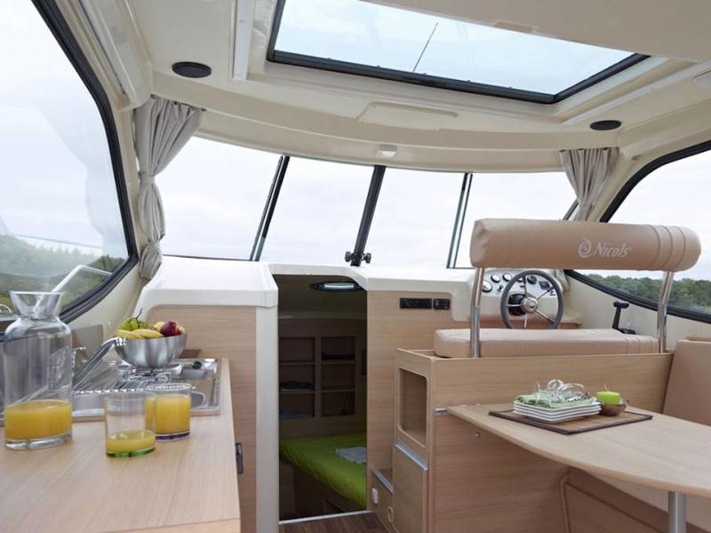 Book yachts online - motorboat - Sedan Primo - AURAY FR - rent