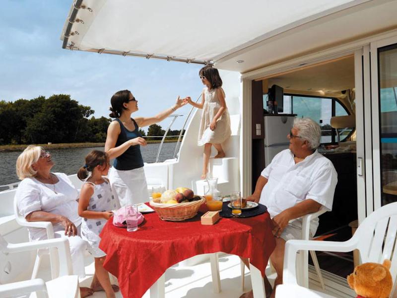 Book yachts online - motorboat - Estivale Octo - DELUZ FR - rent