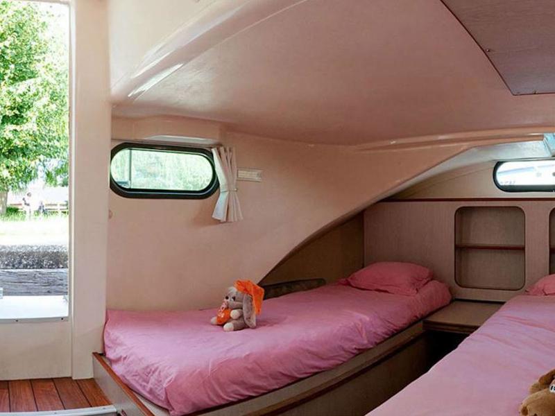 Book yachts online - motorboat - Confort 1350 B - CHAMPAGNEY FR - rent