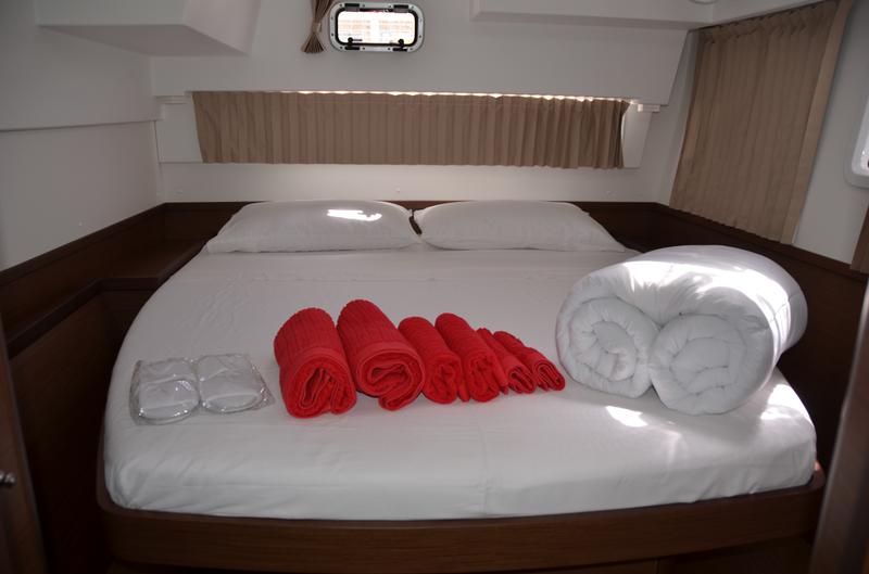 Book yachts online - catamaran - Lagoon 42 - Balute - rent