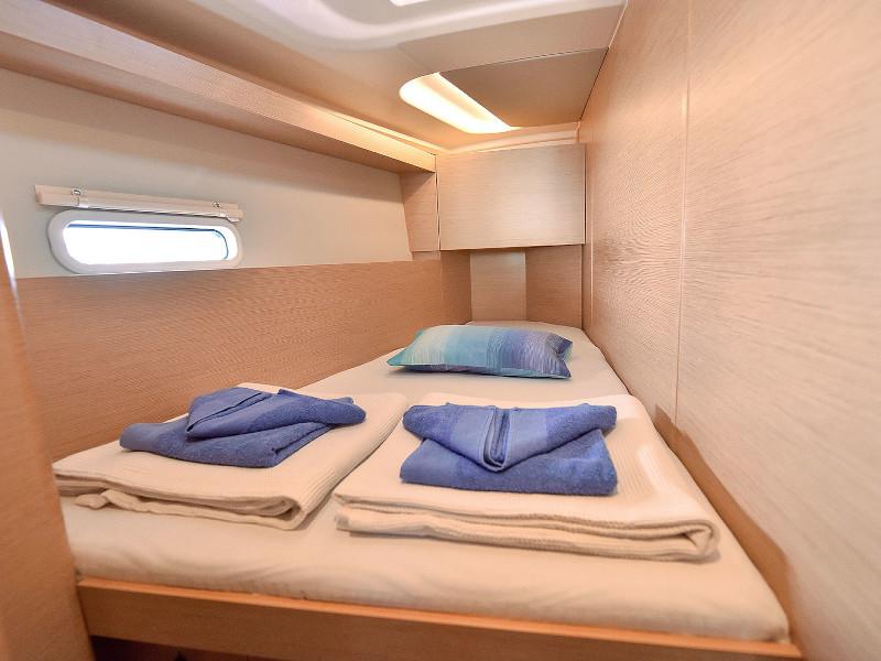 Book yachts online - sailboat - Hanse 458 - YASSICA - rent