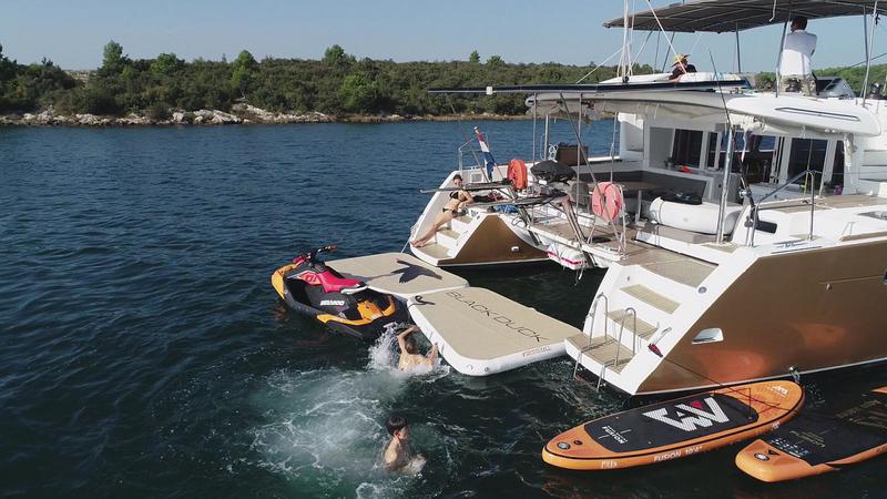 Book yachts online - catamaran - Lagoon 450 - Black Duck - rent
