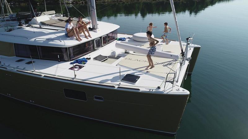 Book yachts online - catamaran - Lagoon 450 - Black Duck - rent