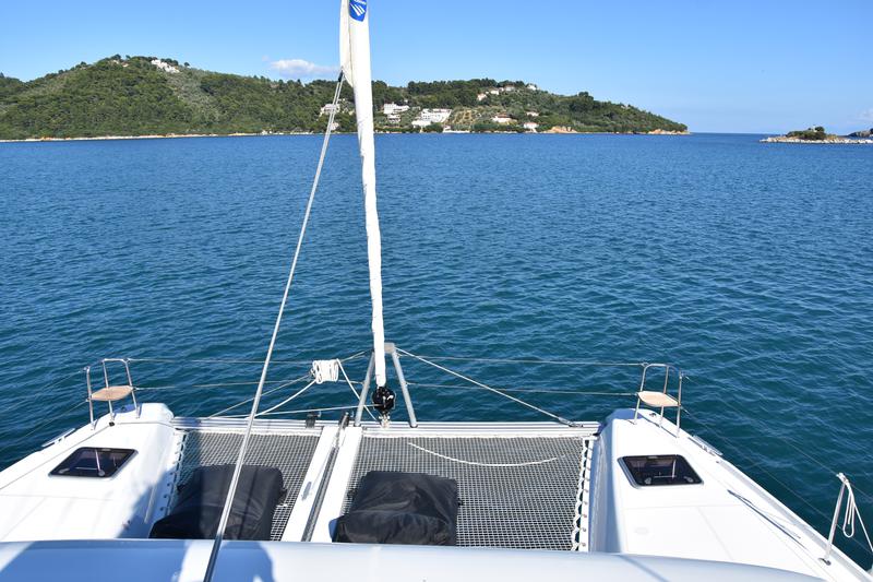 Book yachts online - catamaran - Lagoon 42 - Kit Cat - rent