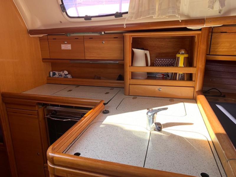 Book yachts online - sailboat - Bavaria 34 Cruiser - Happy Day - rent