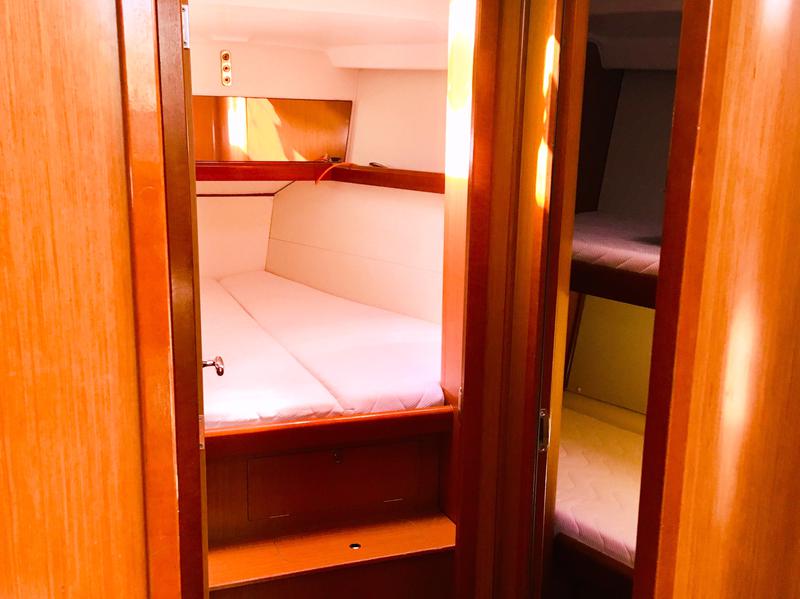 Book yachts online - sailboat - Oceanis 43 - Beauty L | Electric Toilets | Solar Panels - rent