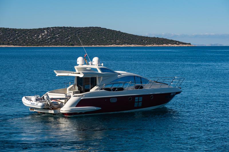 Book yachts online - motorboat - Azimut 43 - Bruna 2 - rent