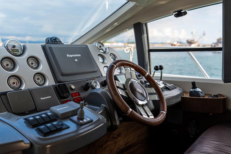 Book yachts online - motorboat - Azimut 43 - Bruna 2 - rent