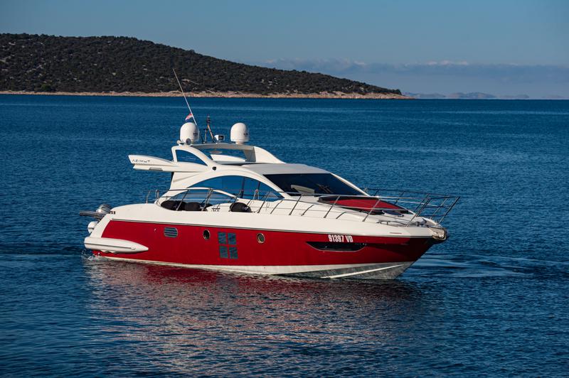 Book yachts online - motorboat - Azimut 43 - Bruna 2 - rent