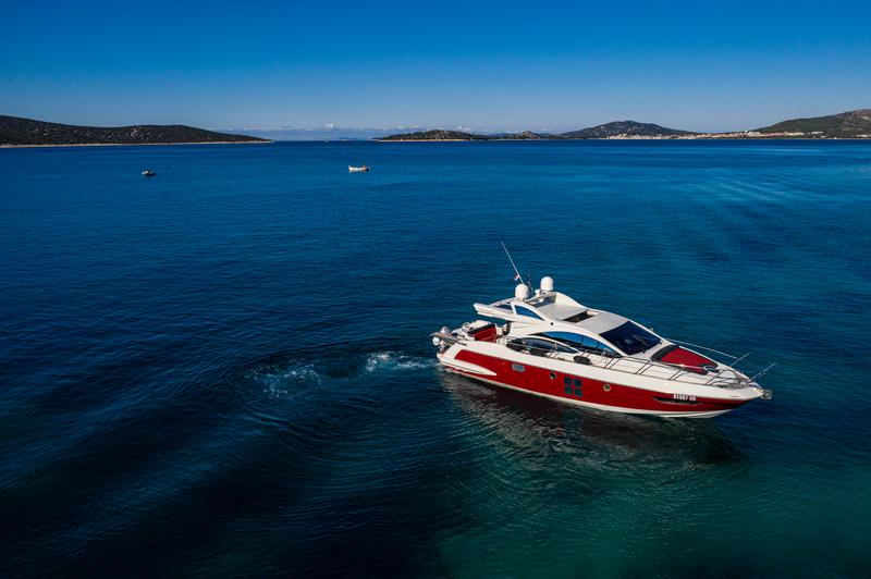 Book yachts online - motorboat - Azimut 43 - Bruna 2 - rent