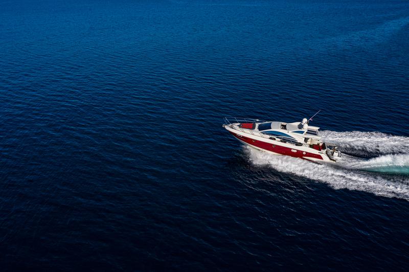 Book yachts online - motorboat - Azimut 43 - Bruna 2 - rent