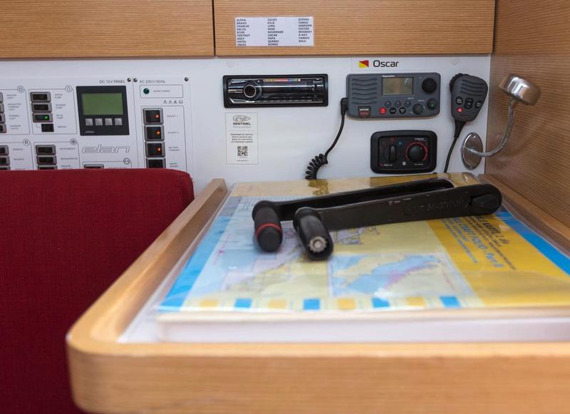 Book yachts online - sailboat - Elan 350 - VICTOR - rent