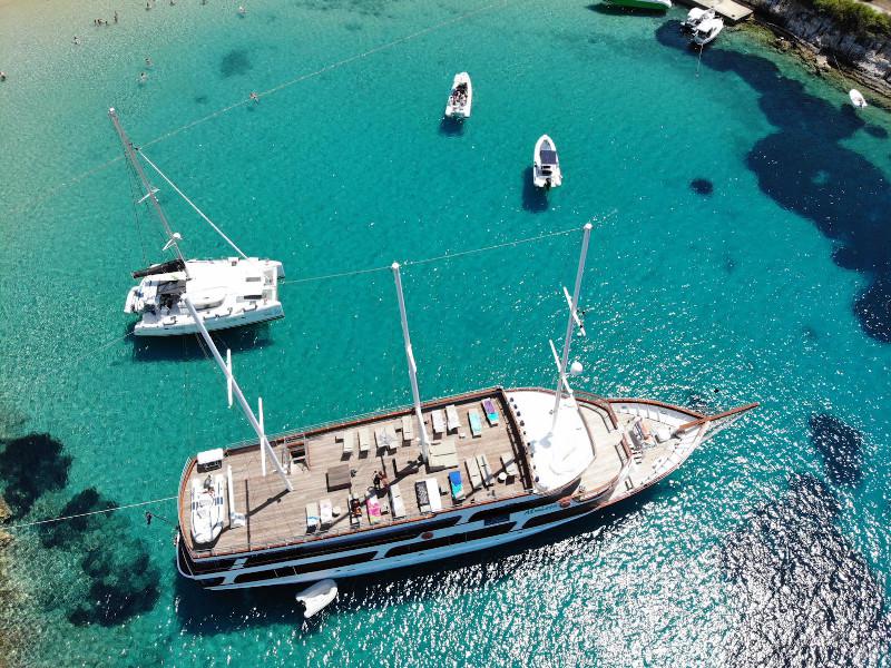 Book yachts online - motorboat - Motoryacht - Almissa - rent