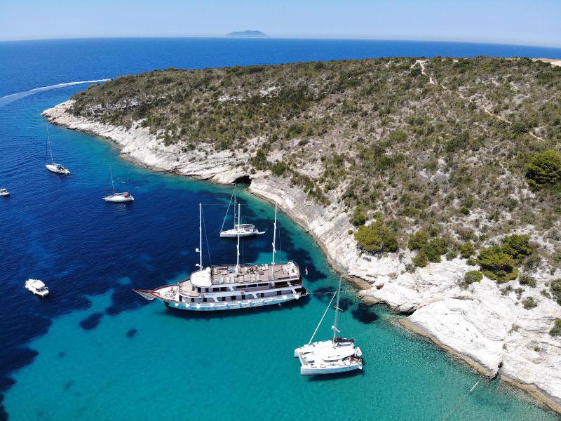 Book yachts online - motorboat - Motoryacht - Almissa - rent