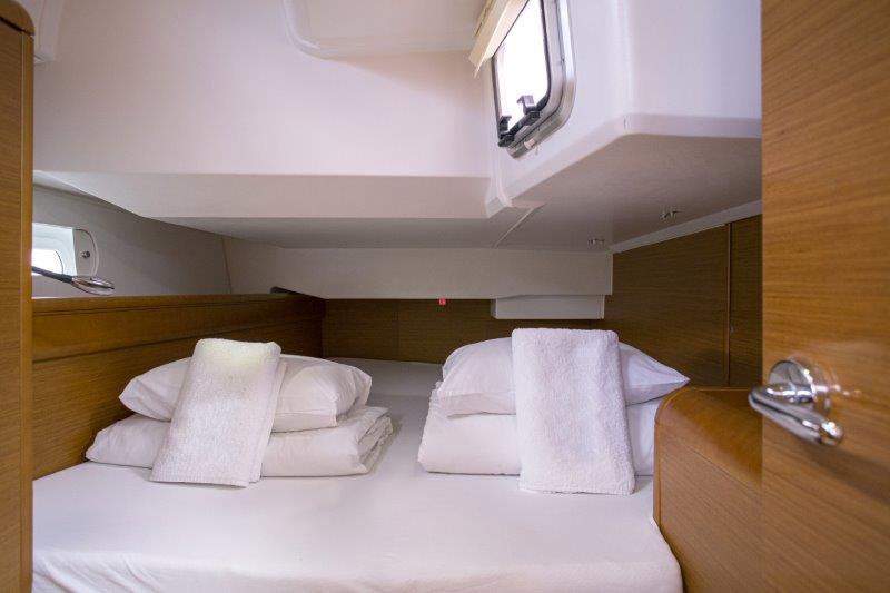 Book yachts online - sailboat - Sun Odyssey 439 - LADY LINDA - rent