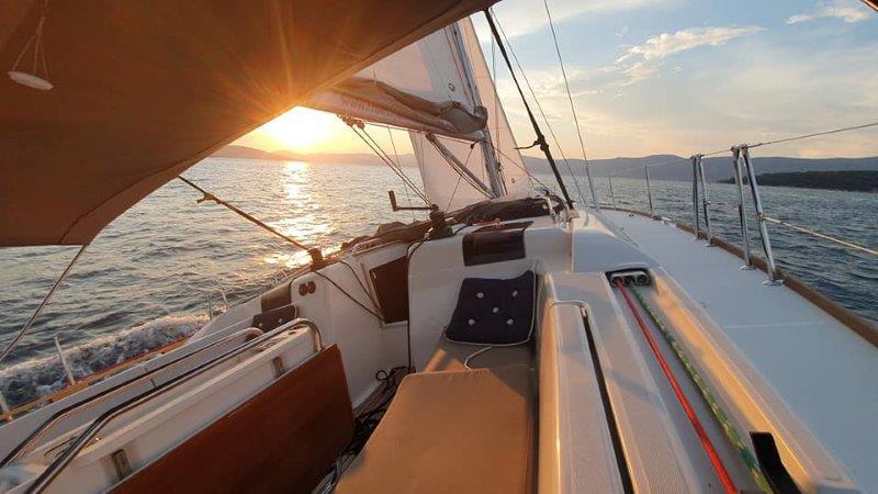 Book yachts online - sailboat - Sun Odyssey 439 - LADY LINDA - rent