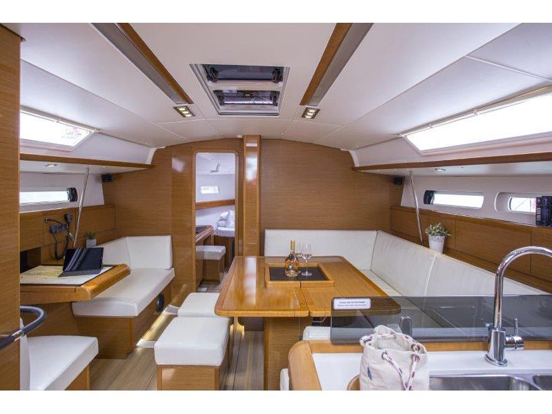 Book yachts online - sailboat - Sun Odyssey 439 - LADY LINDA - rent