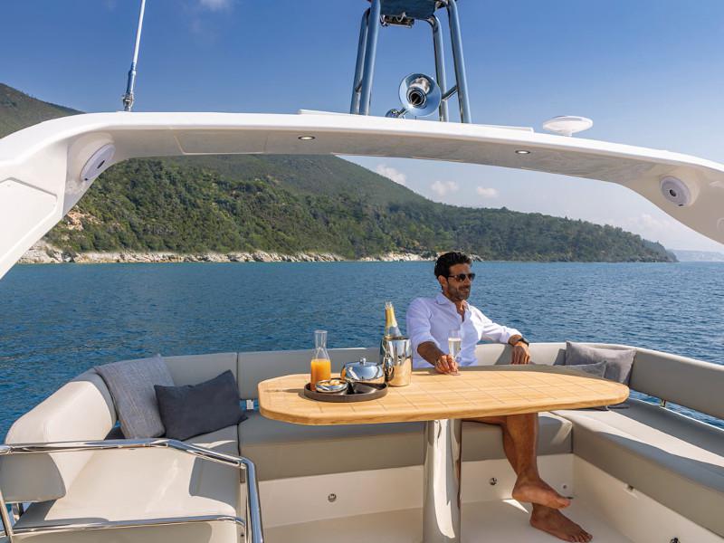 Book yachts online - motorboat - Absolute 47 Fly - Vardo - rent
