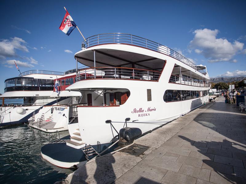 Book yachts online - motorboat - Motoryacht - Stella Maris - rent