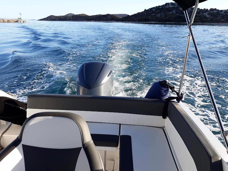 Book yachts online - motorboat - Galeon Galia 700 Sundeck - Lana - rent