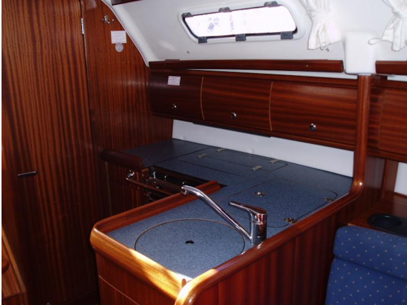 Book yachts online - sailboat - Bavaria 32 - Wally - rent