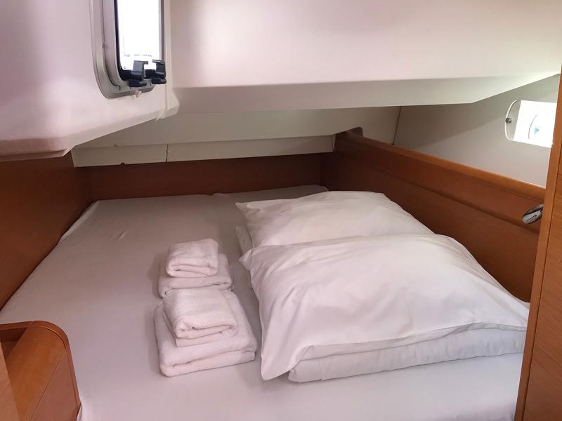 Book yachts online - sailboat - Sun Odyssey 449 owner version - SPRING SONG - rent