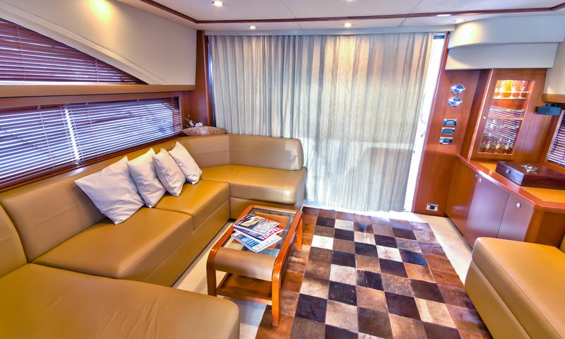 Book yachts online - motorboat - Princess 62 - Pamango - rent