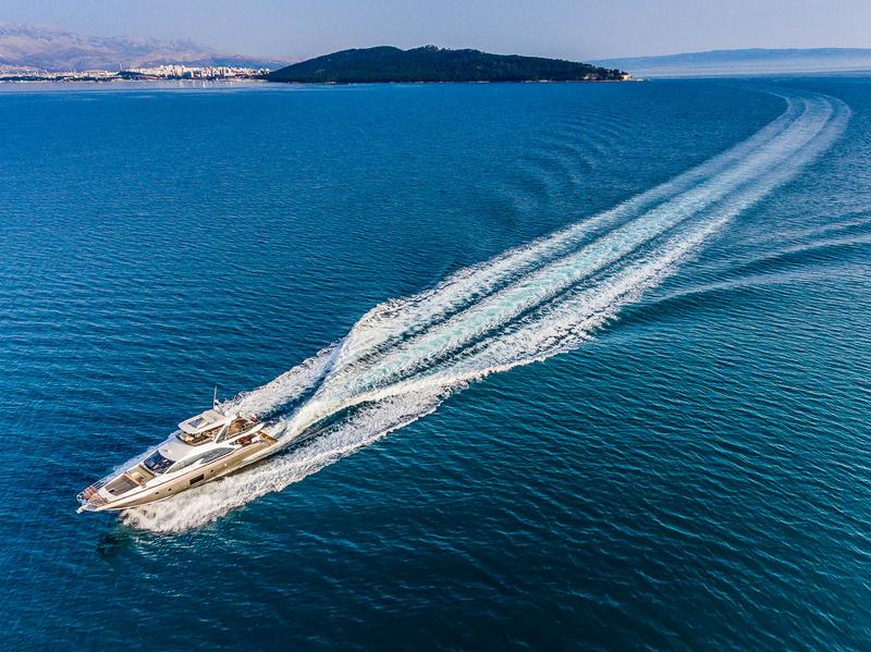 Book yachts online - motorboat - Azimut 66 - Karat II - rent