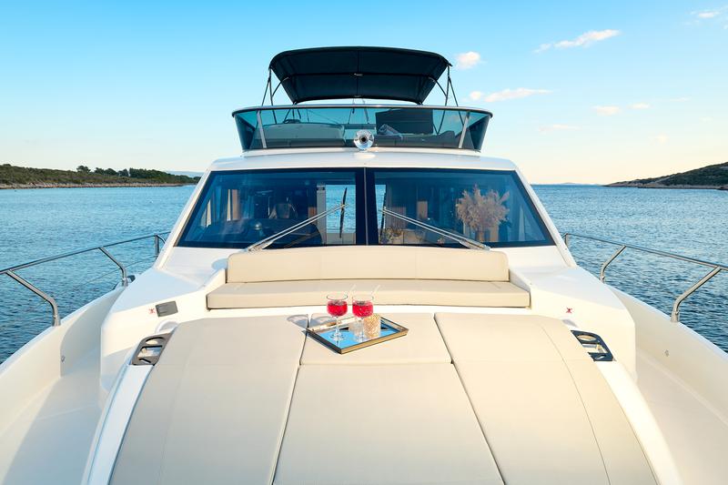Book yachts online - motorboat - Absolute 50 Fly - VivaLaVida - rent