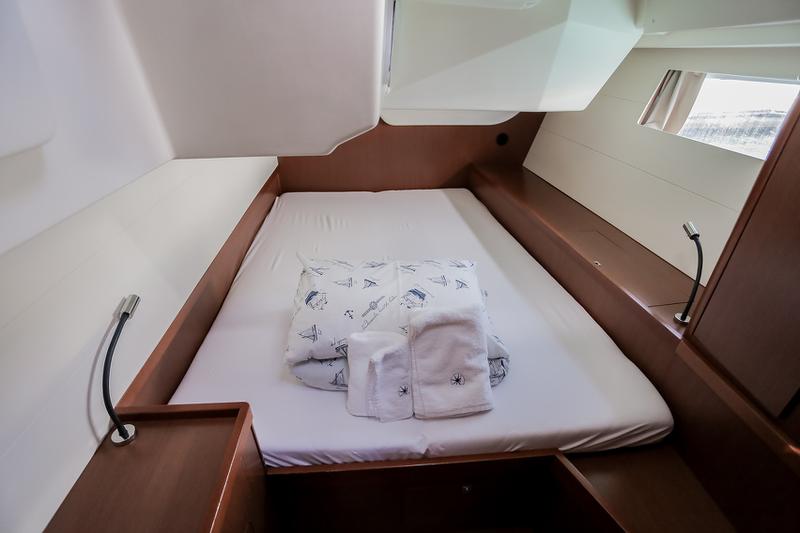 Book yachts online - sailboat - Oceanis 48 - Lastovo: Boat + Captain - rent