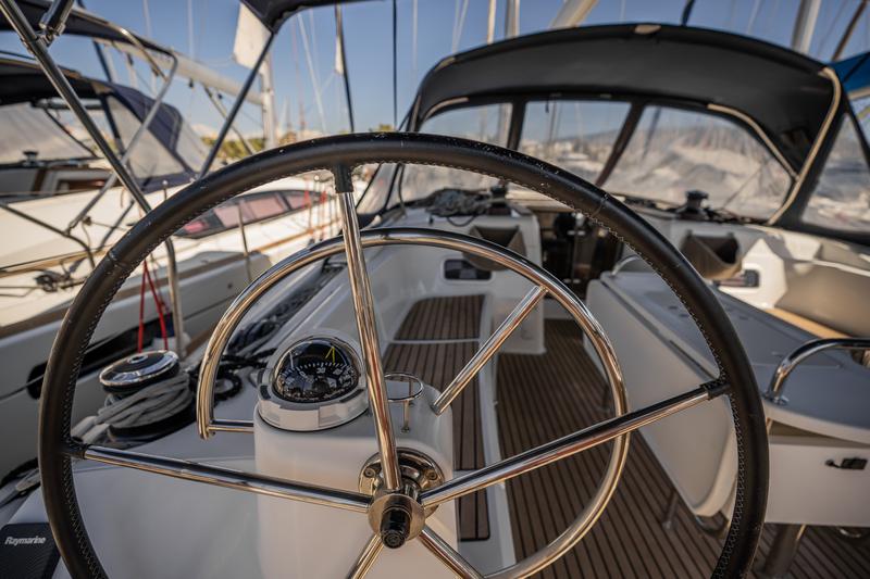 Book yachts online - sailboat - Sun Odyssey 519 - 5 cabs - MARYALIS - rent