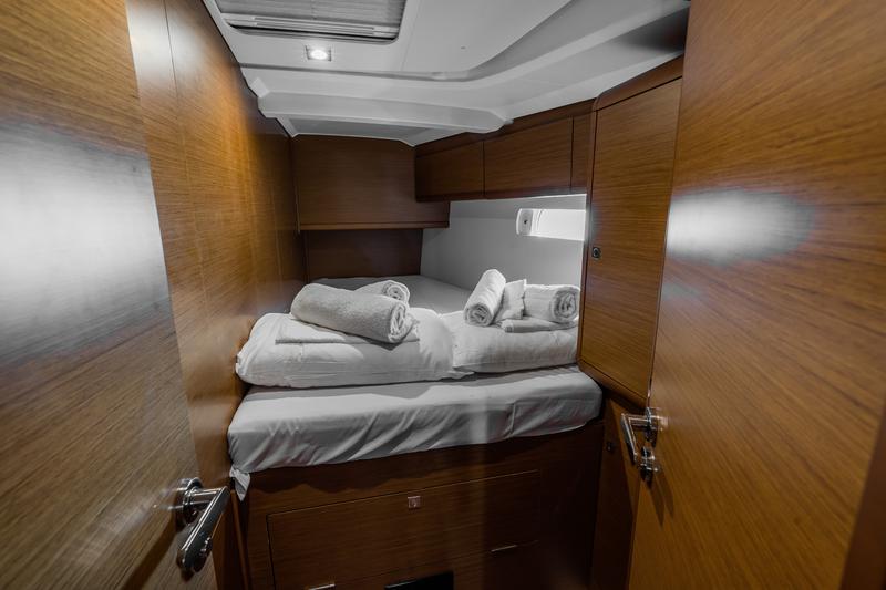 Book yachts online - sailboat - Sun Odyssey 519 - 5 cabs - MARYALIS - rent
