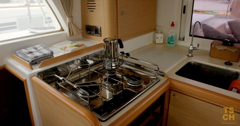 Book yachts online - catamaran - Lagoon 440 - Aina - rent