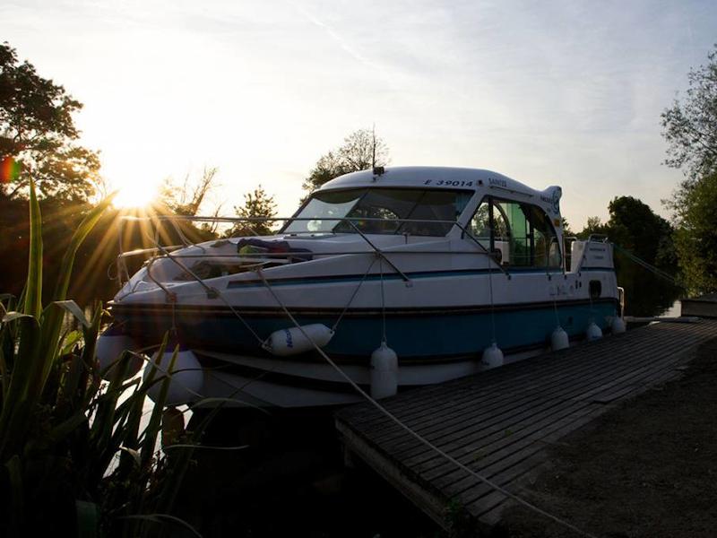 Book yachts online - motorboat - Confort 900 DP - Chambery - rent