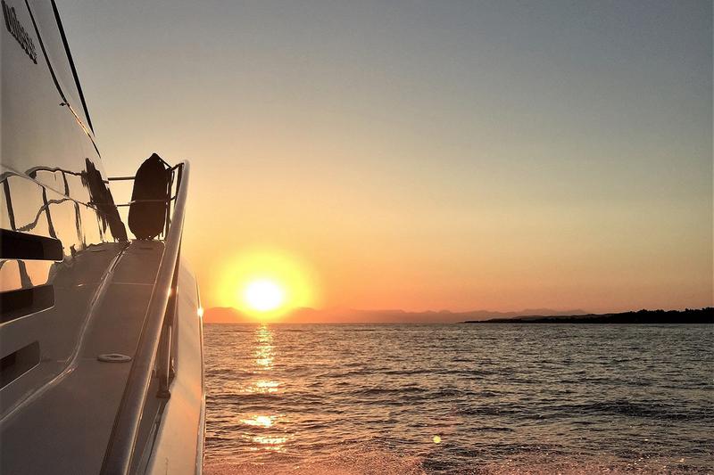 Book yachts online - motorboat - Uniesse 48 Open - M/Y ALMI - rent