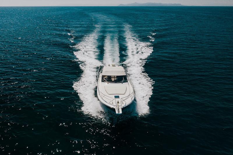 Book yachts online - motorboat - Uniesse 48 Open - M/Y ALMI - rent