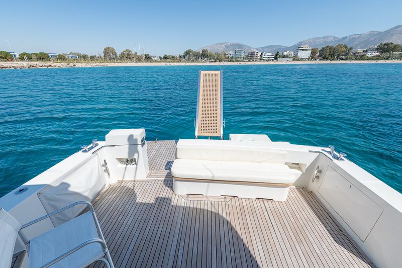 Book yachts online - motorboat - Uniesse 48 Open - M/Y ALMI - rent