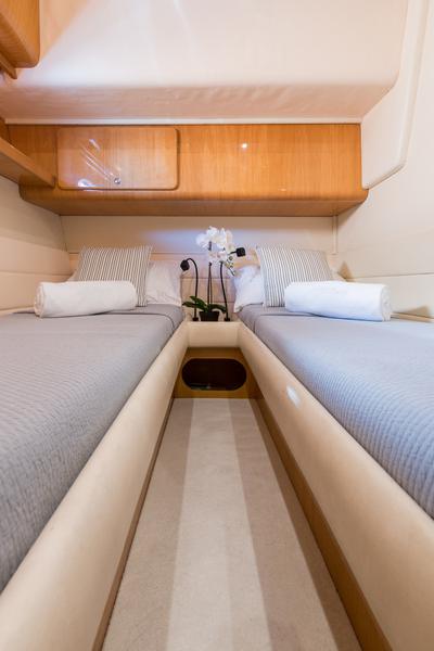 Book yachts online - motorboat - Uniesse 48 Open - M/Y ALMI - rent