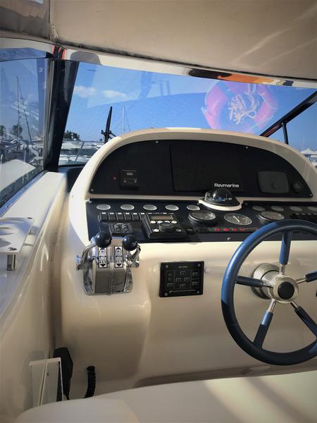 Book yachts online - motorboat - Uniesse 48 Open - M/Y ALMI - rent