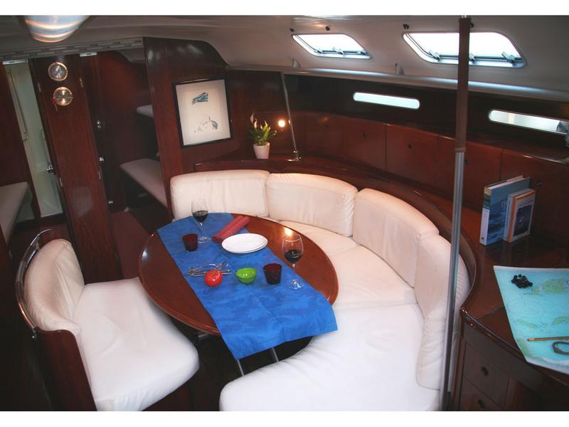 Book yachts online - sailboat - First 45 F5 - OINOH - rent
